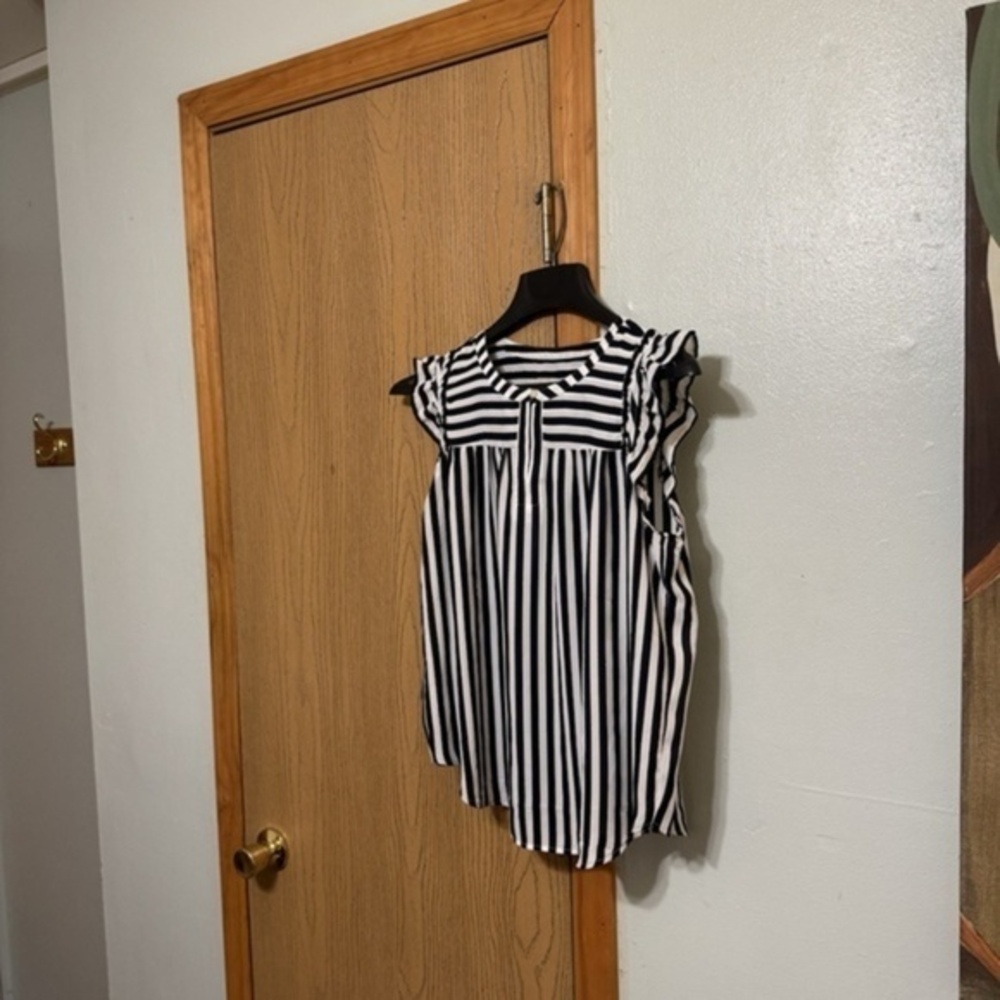 Loft Small Black & White w/Stripes w/Ruffle Cap Sleeves Blouse - EUC